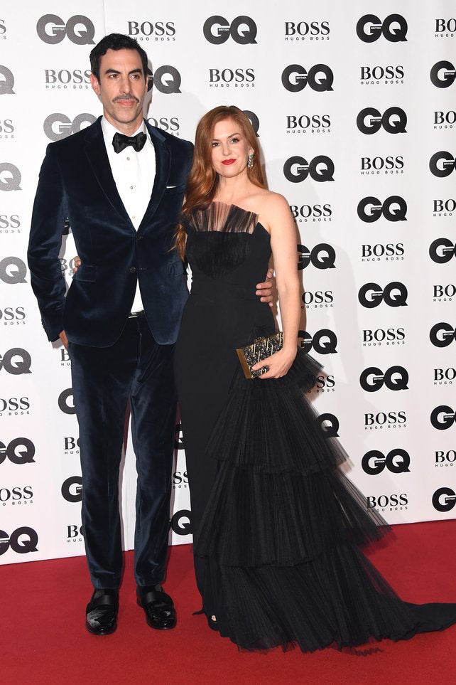 Isla Fisher Carries the 'Ciggones' to the 2018 GQ Men of the Year Awards
